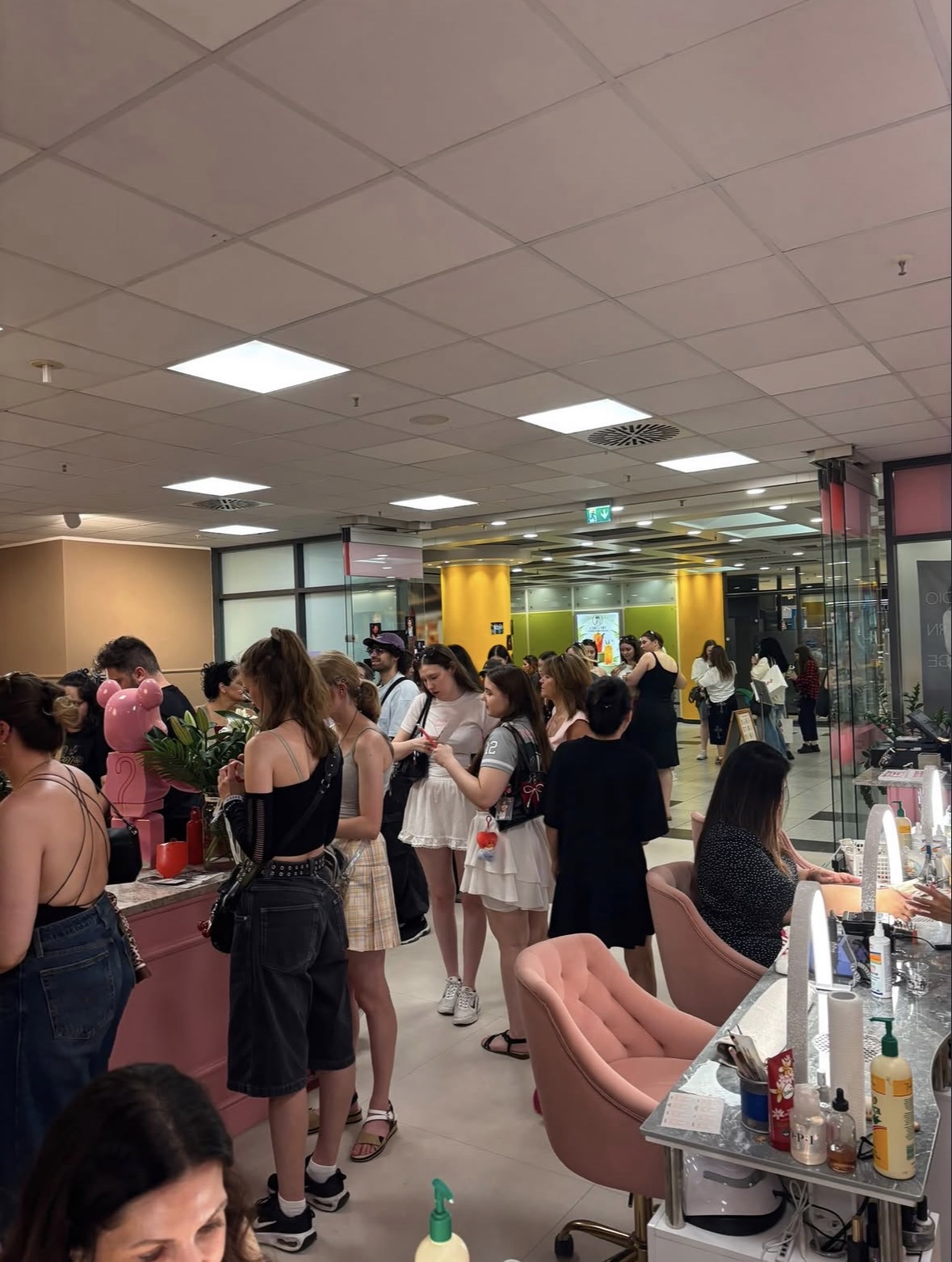 ARMY im CHU CHU Laden während des Cupsleeve Events